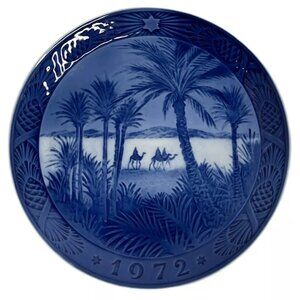 Vintage Royal Copenhagen 1972 "in the Desert" christmas plate.
